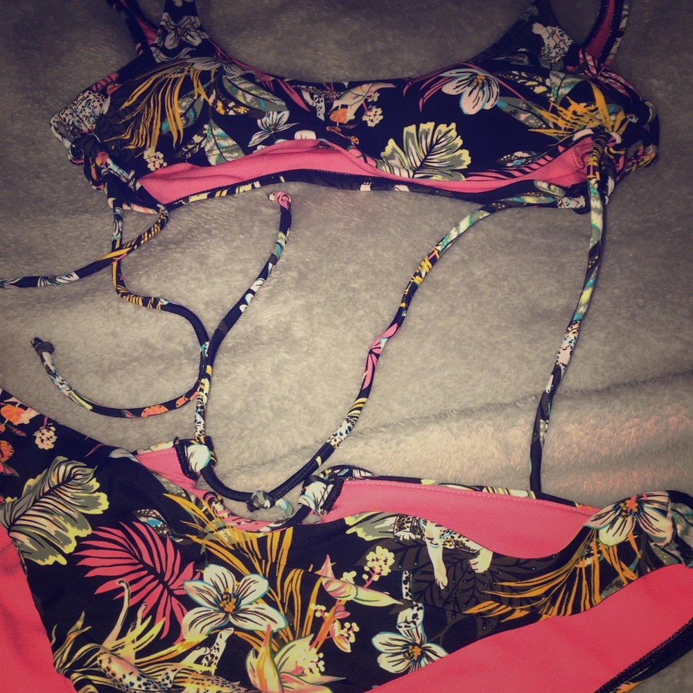 (Top Only) Exotic Print Bikini Top